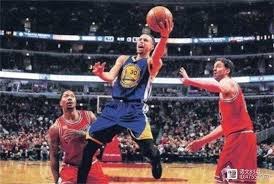 伯纳乌球迷为回防断球的贡萨洛·加西亚送上热烈掌声。🔥 来源：Madrid Zone